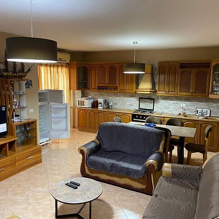 Lovely Place. Close To Beach & Boulevard Vlorë Esterno foto